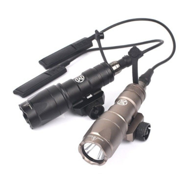 Linterna M300A Negra