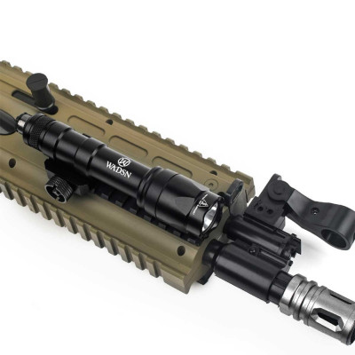Linterna tactica WADSN M600C negra