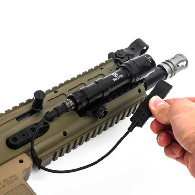Linterna tactica WADSN M600C negra